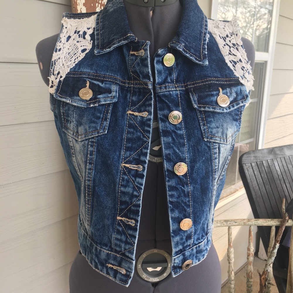 Sleeveless jean jacket